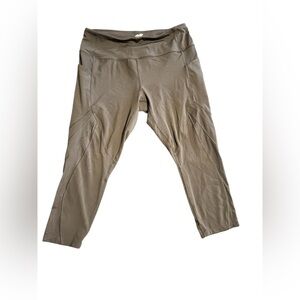 Aviva Black Cropped Legging